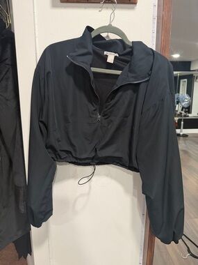 Forever 21 Black Cropped Zip-Front Windbreaker Pullover Size Large